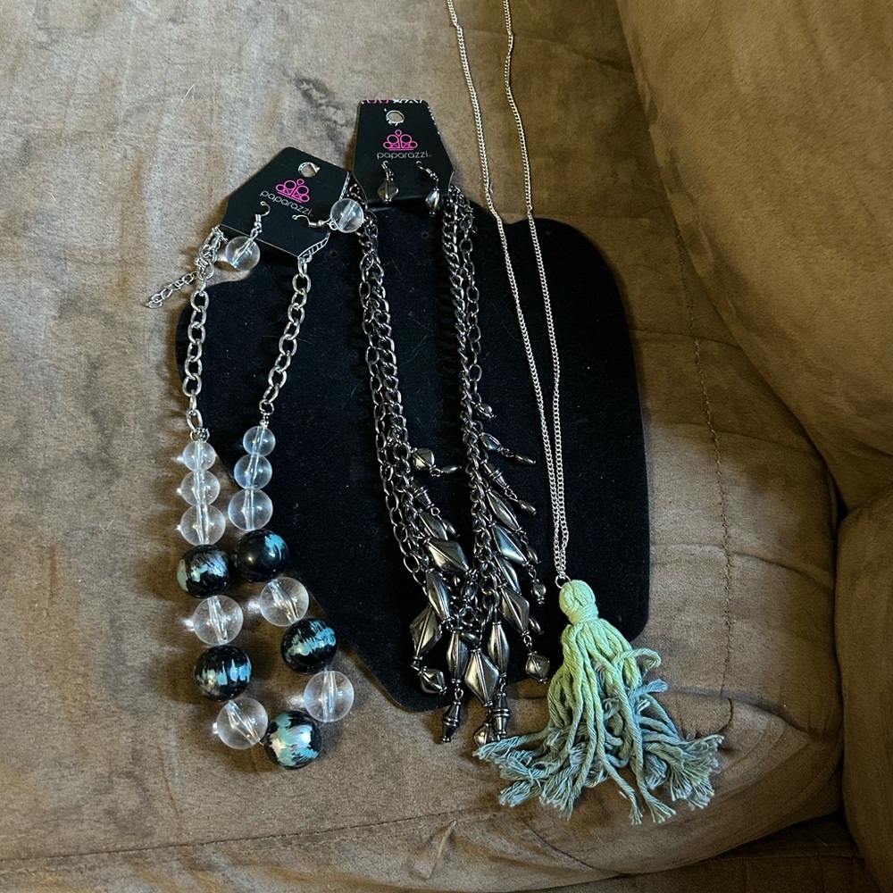 Elegant Silver and Black Necklace Set